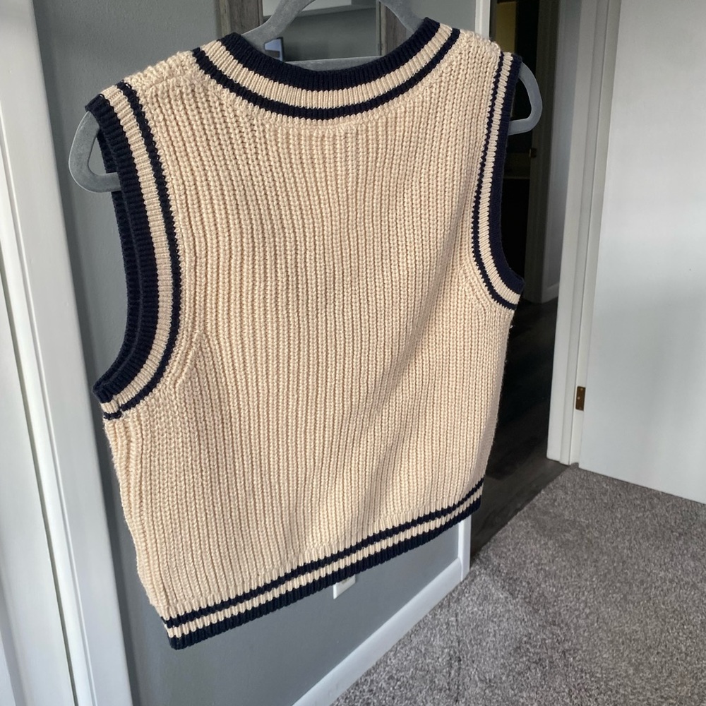 H&M vest - Picture 2 of 2